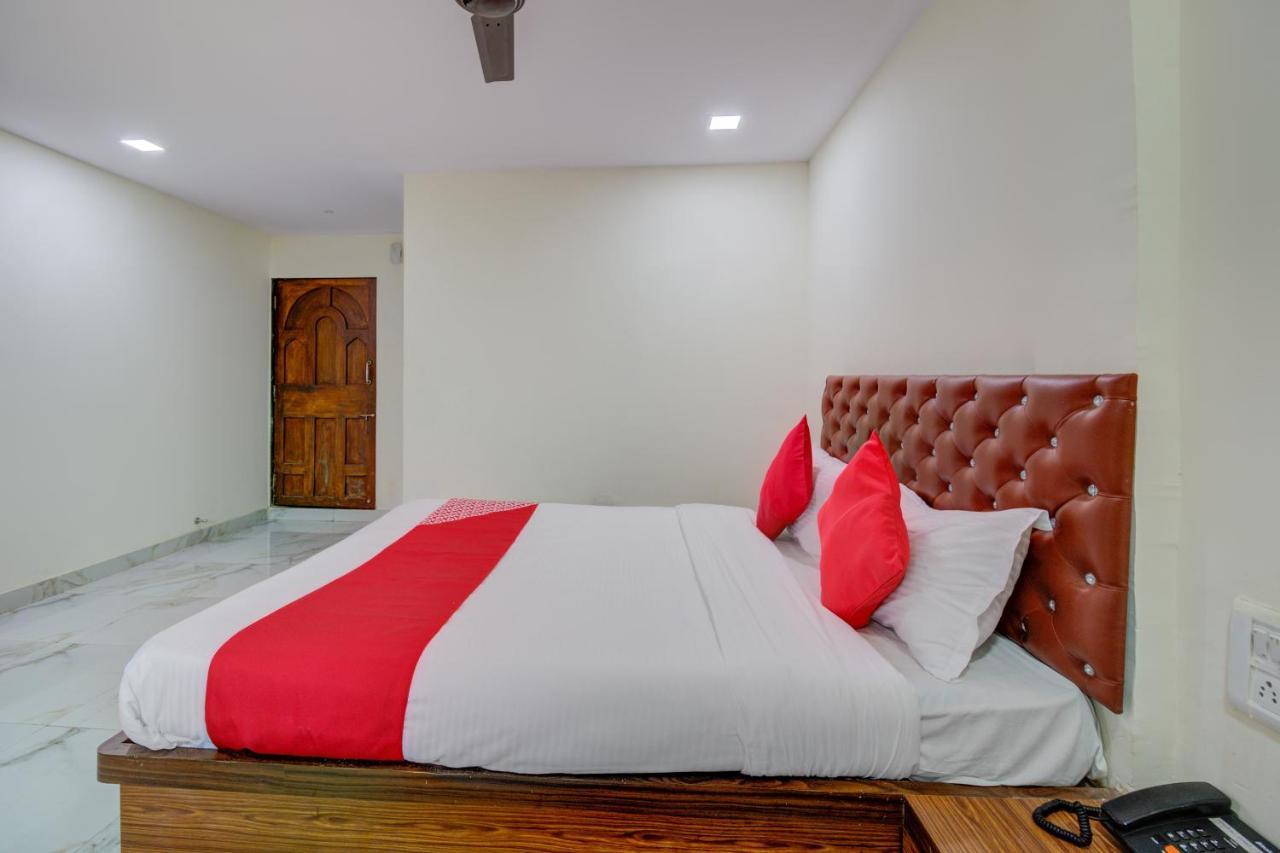 Oyo 67979 Hotel Hollywood Park Sasupāda Exteriör bild